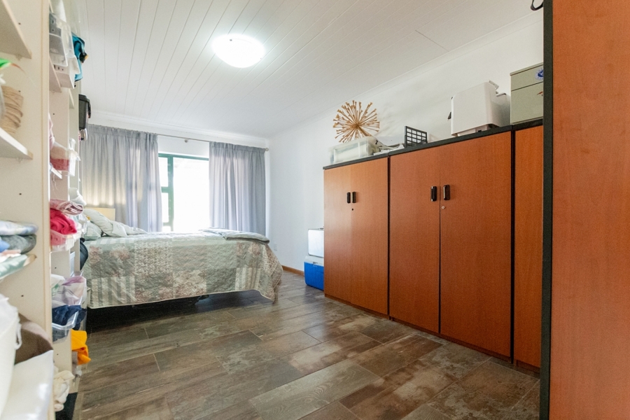 5 Bedroom Property for Sale in Duyker Eiland Western Cape